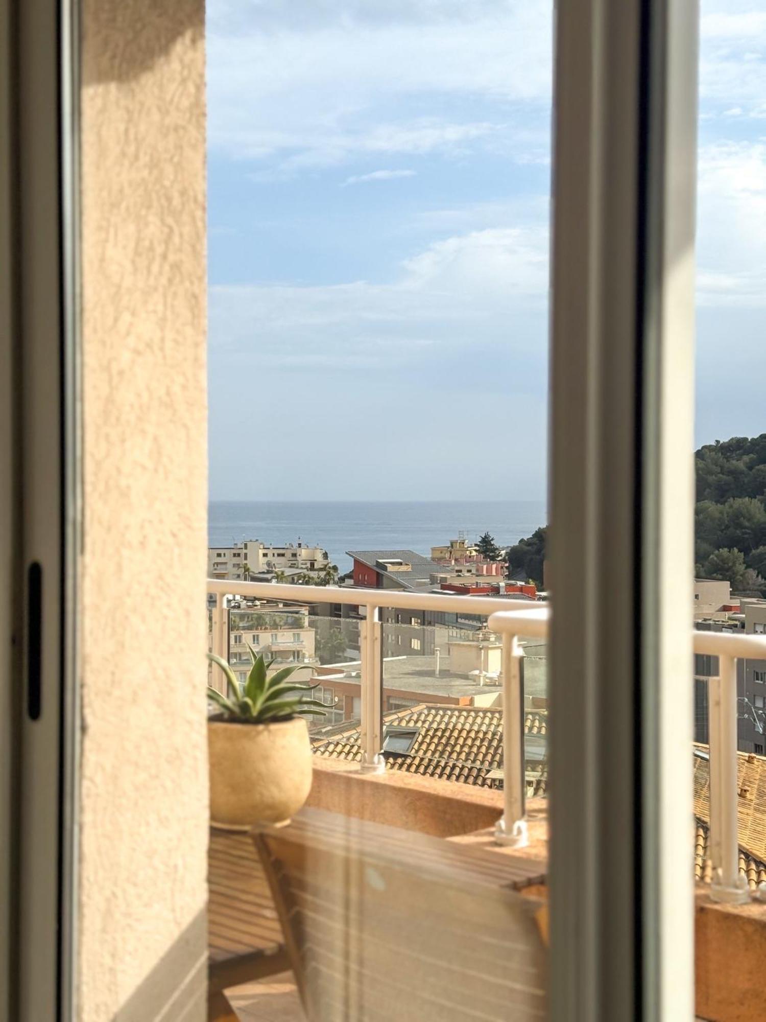 Coquet Appartement Avec Le Terrasse Sur Le Mer 로퀴에브륀캡마르탱 외부 사진